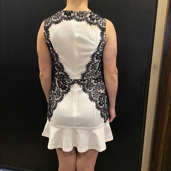 Classic White Dress with Black Lace Accents Size L - Picture 7 of 7